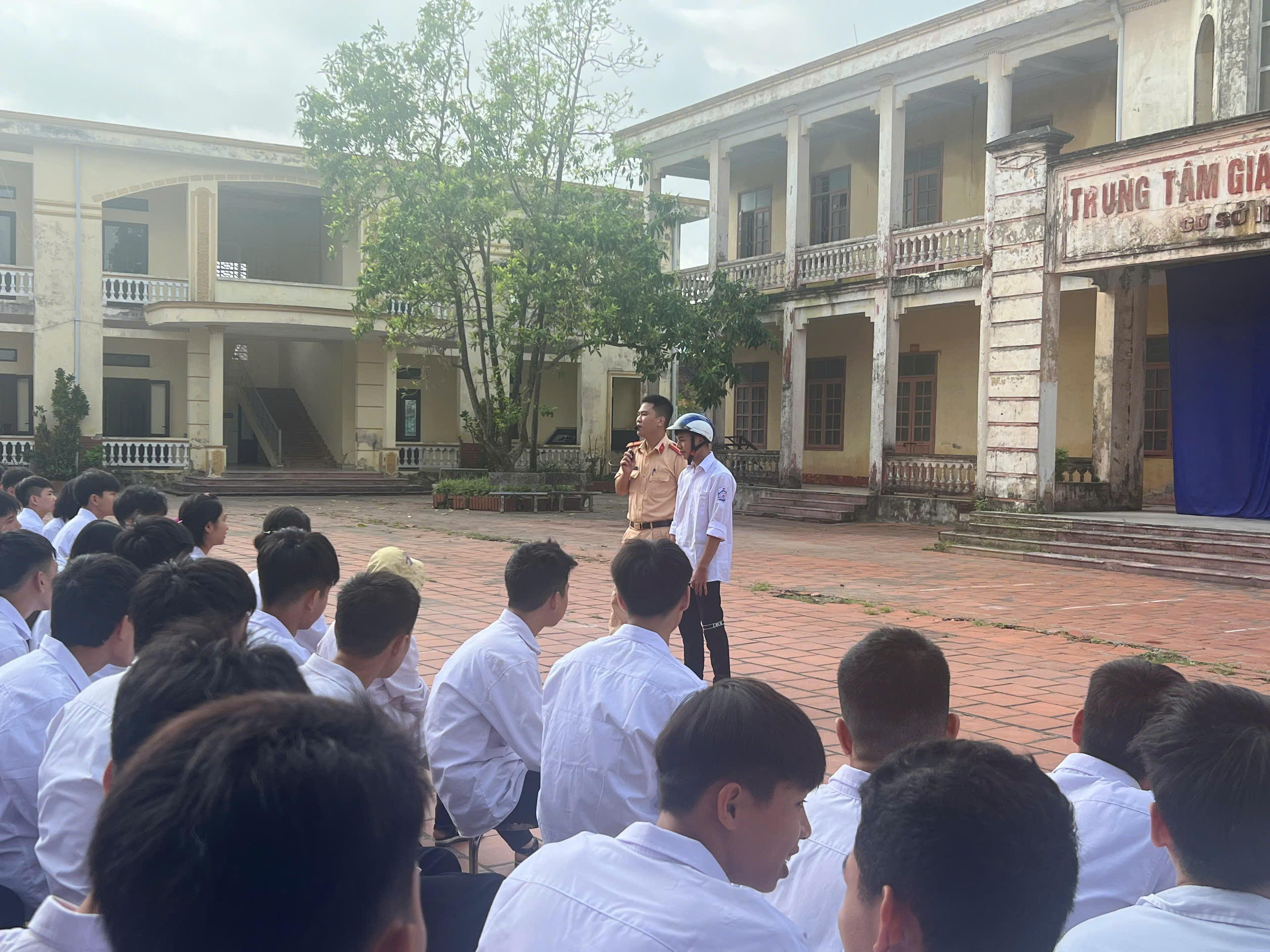 Đội Cảnh sát giao thông trật tự (Công an huyện Tiên Lãng): Tuyên truyền giao thông cho hơn 300 học sinh huyện Tiên Lãng